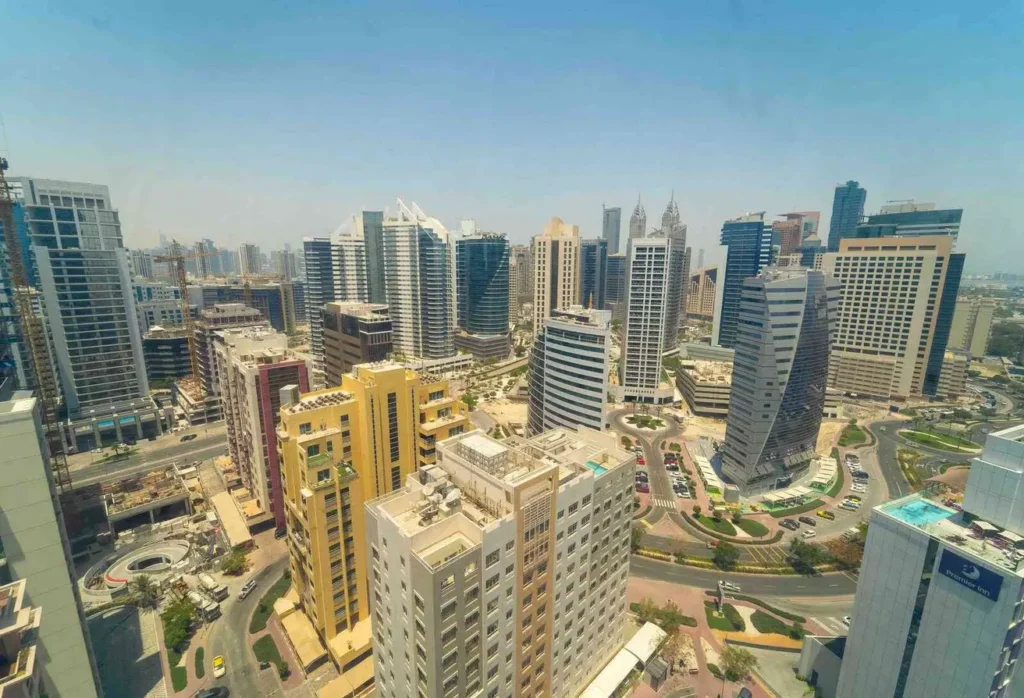 i rise tower barsha heights